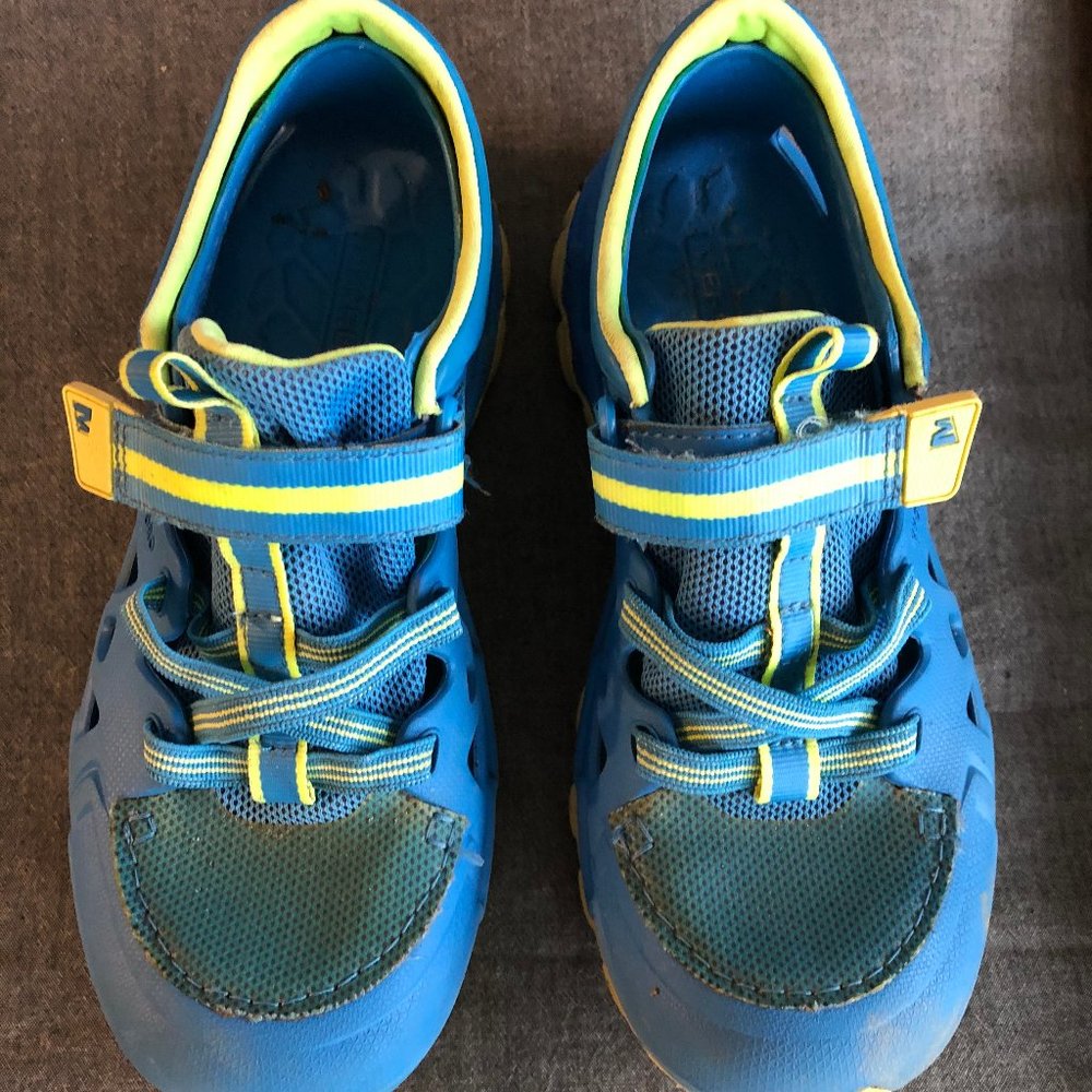 Kids Merrell Hydro Shoes Size 2